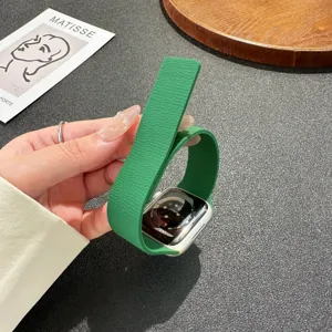 Grünes Litschimuster magnetisches Silikon Uhrenarmband Detail mit weicher Textur.