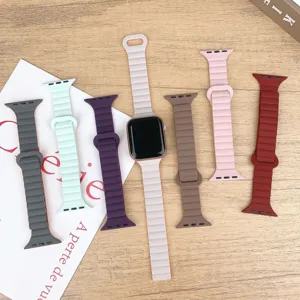 Detailansicht der bunten Silikon Magnetarmbänder mit Wellendesign für Smartwatches.