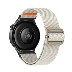 Gedetailleerd overzicht van elastische nylon horlogeband met metalen gesp en achterste sensor.