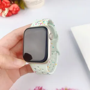 Bracelet de montre en silicone confettis coloré compatible avec montres, design aéré.