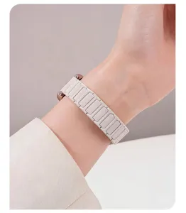 Silikon Magnet Uhrenarmband mit Drei-Perlen-Design, weich und bequem fuer den Alltag.