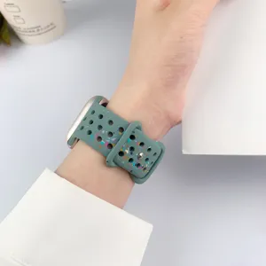 Bracelet de montre en silicone avec trous confettis colorés compatible Apple Watch.