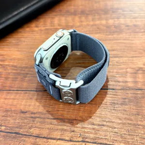 Cinturino per orologio in nylon grigio con fibbia tattile per smartwatch, resistente.