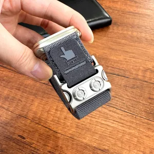 Cinturino di ricambio in nylon per Apple Watch Ultra, con design di fibbia tattica.