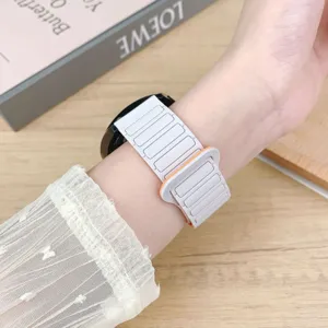 Cinturino per orologio magnetico in silicone di ricambio con chiusura sicura ideale.