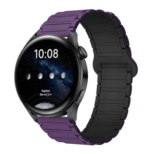 Cinturino di ricambio in silicone magnetico compatibile con vari smartwatch in colore viola elegante.