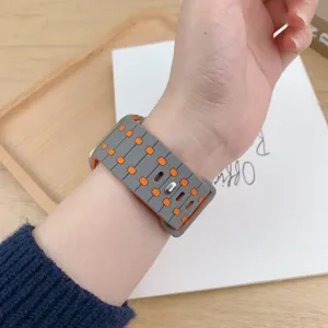 Cinturino di ricambio in silicone compatibile con Apple Watch, sportivo grigio e arancione.