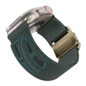 Cinturino per orologio in nylon compatibile con Apple Watch Ultra, visuale laterale inclinata.