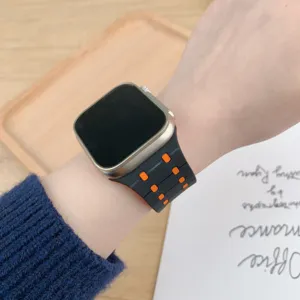 Cinturino in silicone compatibile con Apple Watch Ultra, cinturino sportivo nero e arancione.