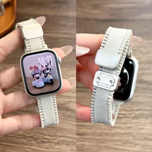 Nylon gevlochten horlogeband compatibel met Apple Watch voorzien van magnetische metalen sluiting.