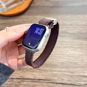 Gevlochten nylon horlogeband detail, compatibel met Apple Watch Ultra en Series, magneetsluiting.
