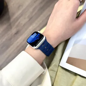 cinturino per orologio in silicone compatibile con apple watch vista dettaglio morbido