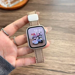 Geweven nylon magnetische horlogeband compatible met Apple Watch, stijlvol en comfortabel accessorio.
