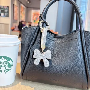 Sparkly rhinestone bow keychain bag charm luxury car key chain crystal pendant accessories