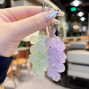 Acryl rozen cluster sleutelhanger hanger, gedetailleerd overzicht van doorschijnende bloemen.