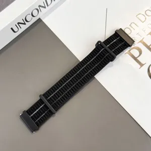 Schwarzes Nylon Uhrenarmband Ersatzband mit Metallschnalle atmungsaktives Gewebe Detail