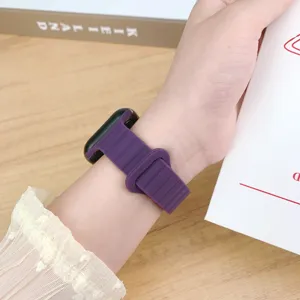 Violettes Silikon Magnet Uhrenarmband kompatibel mit Apple Watch, bequemes Ersatzarmband.