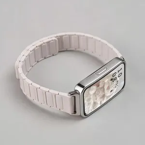 Ersatz Silikon Magnet Uhrenarmband kompatibel mit Huawei Band 11/11 Pro, stilvolles Design.