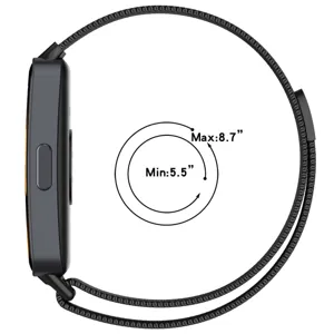 Seitenansicht des schwarzen Metall Milanese Schlaufenarmbands mit verstellbarem Magnetbereich.