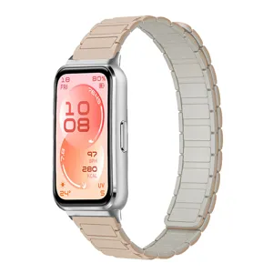 Detailansicht des Silikon Magnetarmbands mit feiner Textur und elegantem Verschluss.