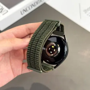 Atmungsaktives Nylon-Uhrenarmband, kompatibel mit Huawei, bequemes Design mit doppelten Abschnitten.