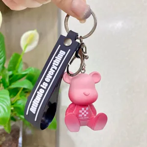 Süßer Bär Schlüsselanhänger aus Harz mit schwarzem Band, stilvoller Taschenanhänger Autoschlüssel.