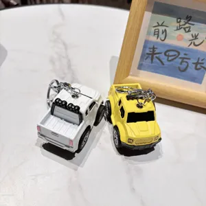 Kreativer Legierung Pickup LKW Schlüsselanhänger Set, Mini Auto Modell Taschen Anhänger.