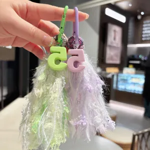 Ciondolo borsa nappina digitale in peluche portachiavi accessorio DIY soffice dettaglio