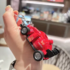 Portachiavi auto da corsa in lega creativa, anello metallico resistente, ciondolo rosso elegante.