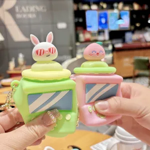 Süßer Cartoon Spielkonsole Silikon Schlüsselanhänger Detailansicht, weiches Taschenanhänger.