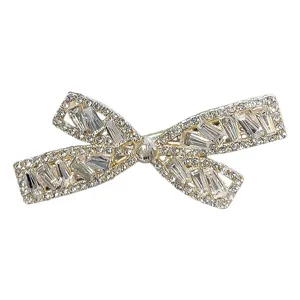 Korean sweet rhinestone bow hairpin for women, elegant sparkling crystal hair clip, main view.