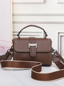 Genuine Leather Small Square Handbag Womens Commuter Crossbody Bag Minimalist Flap Shoulder Bag Versatile Daily Purse