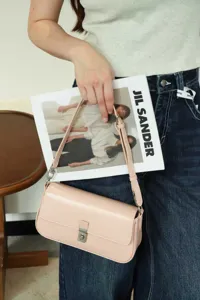 Rosa PU Leder Umhängetasche für Damen, elegante Retro kleine Klapphandtasche mit Metallschnalle.
