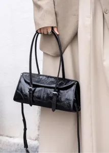 Borsa a spalla da donna in pelle verniciata nera vintage east west elegante chic