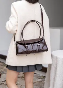Borsa a tracolla retrò in vernice stropicciata da donna, elegante borsa sotto ascella chic.