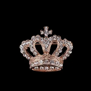 Exquisite roségoldene Kristall Kronen Brosche Pin für elegante Anzüge und Hemden Accessoires.