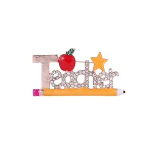 Gedetailleerde close up van strass legering broche met leraar thema potlood ster mooi ontwerp.