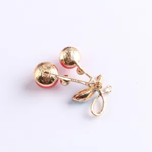 Modische koreanische rote Kirsche Metall Brosche mit Strasssteinen, elegante Frucht Anstecknadel.
