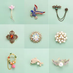 Ensemble de broches créatives de mode, accessoires de costume en perles strass.