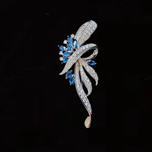 Niche Design Copper Zirconia Inlaid Floral Brooch High-End Suit Corsage Elegant Women Fashion Jewelry Gift