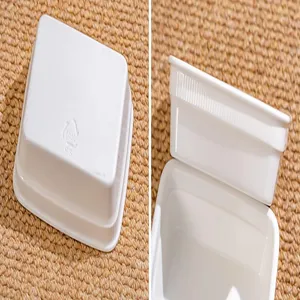 Vista detallada de la caja de hornear rectangular de plástico blanco con tapa y sus detalles.
