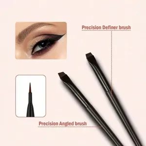 Precisie schuine eyeliner kwast en platte definer make-up kwast voor een vlekkeloze oogmake-up.