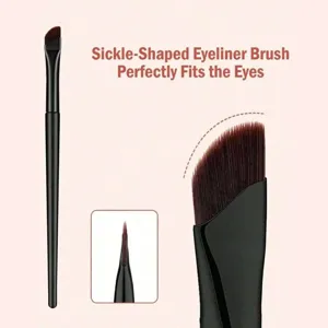 Sikkelvormige eyelinerpensel met ultrafijne haren voor een nauwkeurige en perfecte oogmake-up.
