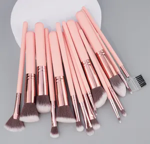 Primer plano detallado de las cerdas y virolas metálicas del set de brochas.