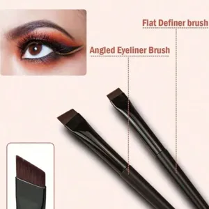 Schuine eyelinerkwast en platte definieerkwast voor nauwkeurige oogmake-up.