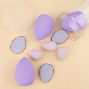Set de 9 éponge de maquillage violettes et mini houppes dans pot transparent, texture douce.