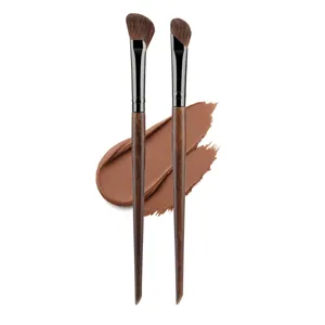 Lot de pinceaux de maquillage biseautés professionnels, manche en bois, poils doux pour le contouring.