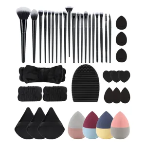 Gedetailleerd overzicht van de 40-delige zwarte make-up kwastenset en cosmetische tools.