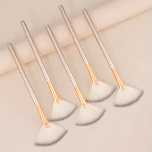 Detailed view of soft fiber fan makeup brushes, ideal for precise highlighters and masks.
