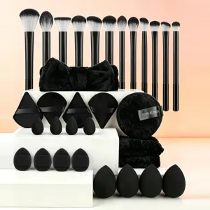 Set van 32 zwarte make-up kwasten met blending sponzen, poederdonsjes en hoofdband.